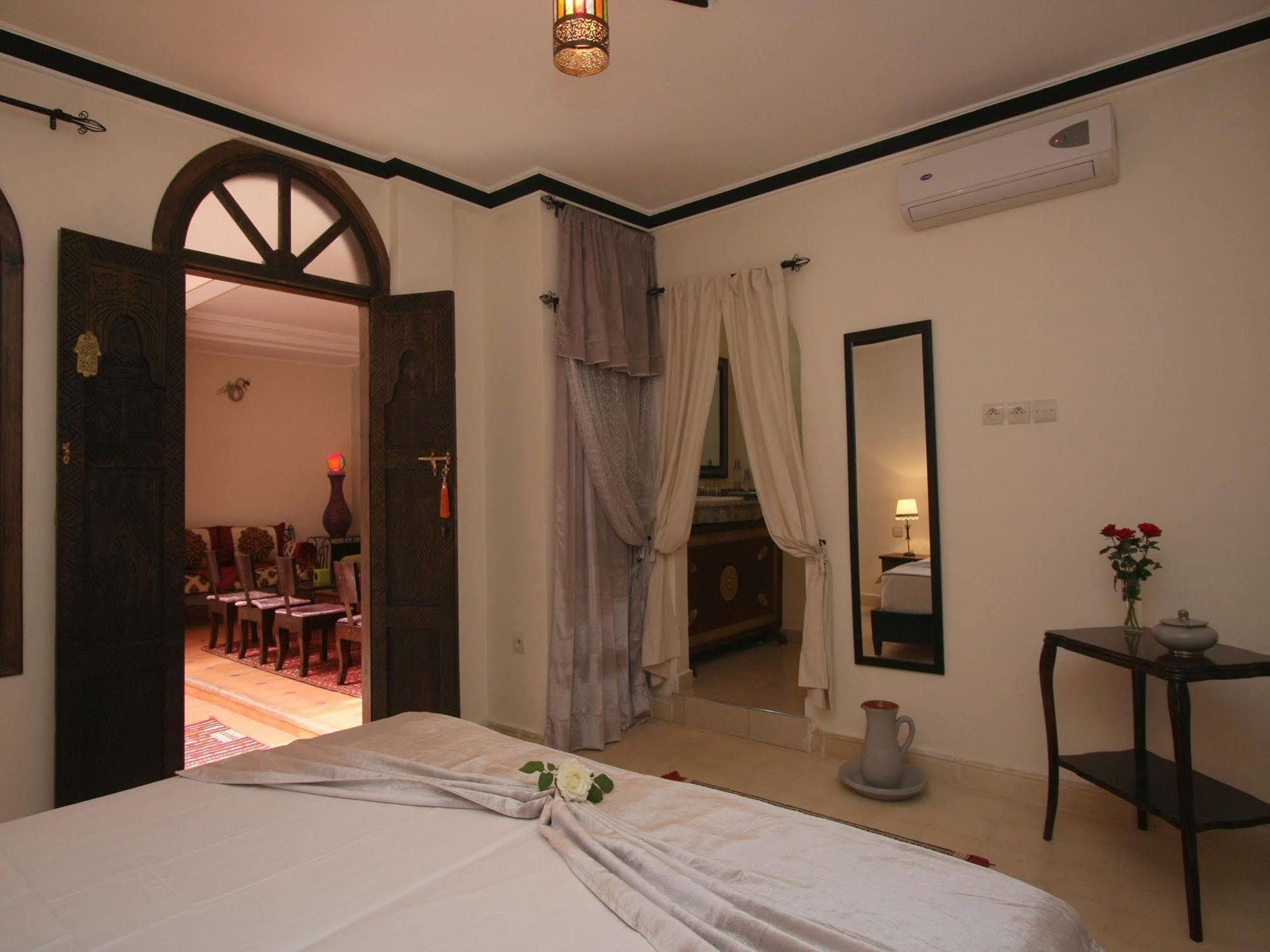 Riad De La Semaine مراكش المظهر الخارجي الصورة